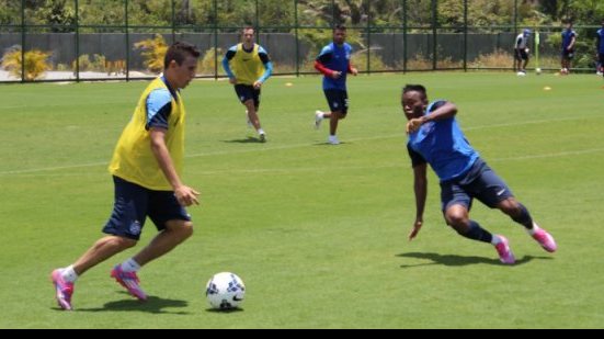 Imagem Bahia realiza treino tático em Praia do Forte