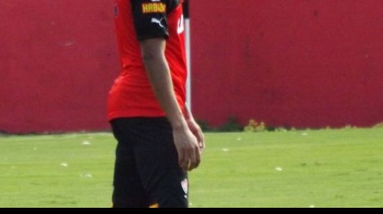Imagem Vinícius lamenta ausência de Dinei, mas mostra confiança em substitutos