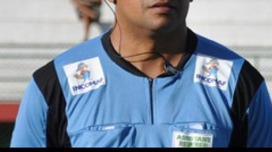 Imagem Assistente baiano é mantido no quadro da FIFA; árbitra perde vaga