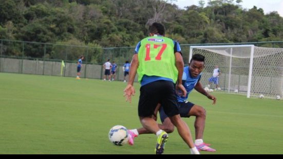 Imagem Kleina comanda coletivo e testa time do Bahia em Praia do Forte