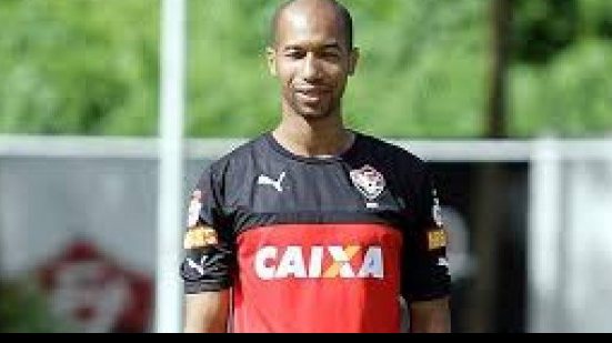 Imagem Dinei deve retornar ao Vitória contra o São Paulo; Escudero segue fora