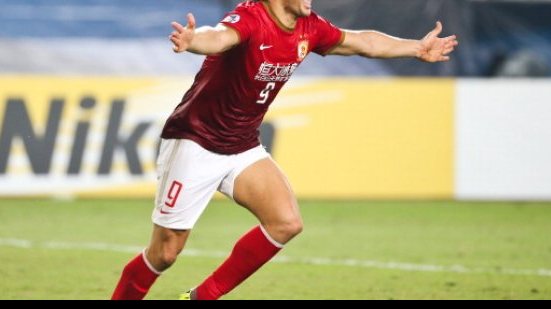 Imagem Artilheiro e tetracampeão, ex-Vitória faz história na China