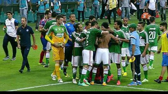Imagem Árbitro relata confusão entre Wesley e Barbio após final de Bahia e Palmeiras