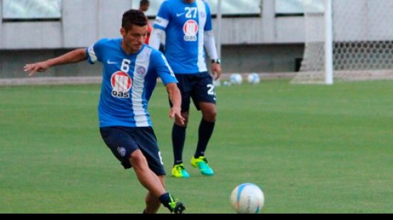Imagem Escorado do jogo contra o Palmeiras, Diego Macedo treina nesta terça 