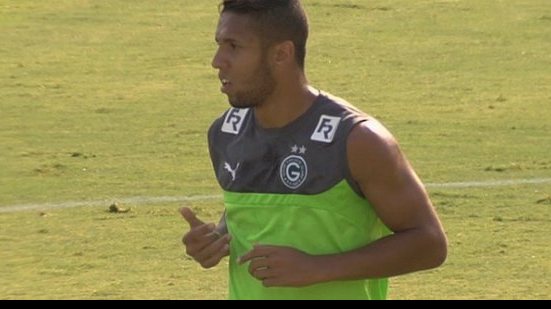 Imagem Com lesão muscular, Samuel é dúvida no Goiás para jogo com o Bahia