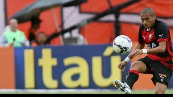 Imagem Em &quot;situação desconfortável&quot;, Nino pede apoio da torcida do Vitória