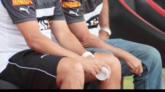 Imagem  Com presenças de Dinei e Mansur, Vitória treina com bola
