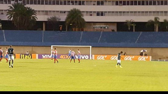 Imagem Bahia perde para o Goiás e caminha a passos largos para a Série B