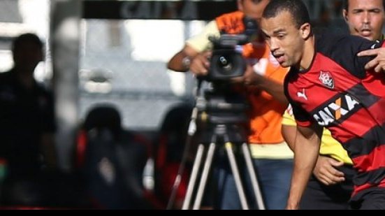 Imagem “Escorreguei no pé de apoio”, lamenta Roger Carvalho após falha