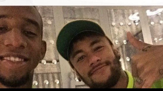 Imagem &quot;Ídolo&quot;, diz Talisca sobre Neymar; Ex-Bahia fica no banco do Brasil