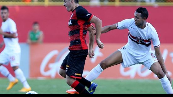 Imagem Cáceres demonstra confiança total na fuga do Vitória do Z4 do Brasileiro