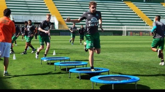 Imagem Diretoria da Chapecoense se reúne com elenco antes de duelo com o Vitória