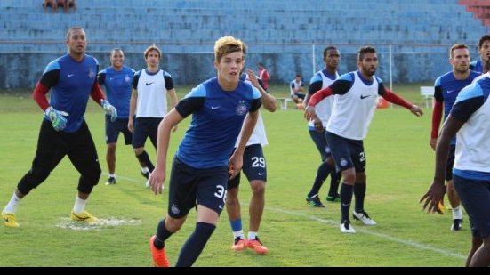 Imagem Charles comanda coletivo e faz cinco mudanças no Bahia