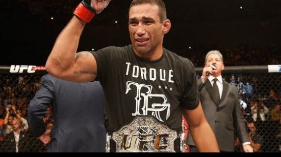 Imagem Após susto, Werdum nocauteia Hunt e é o novo campeão do UFC