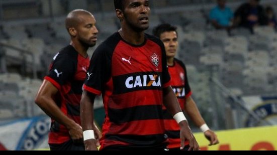Imagem Suspenso, Richarlyson desfalca o Vitória diante do Coritiba