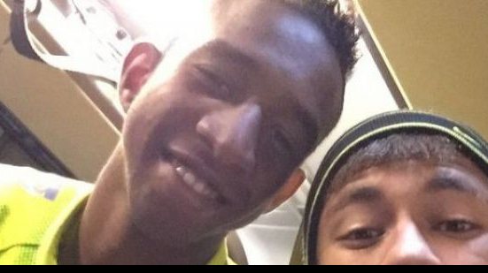 Imagem Neymar posta foto com Talisca e brinca: &quot;juvena&quot;