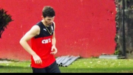 Imagem Com dores no joelho, Luiz Gustavo segue de fora e não enfrenta o Coritiba