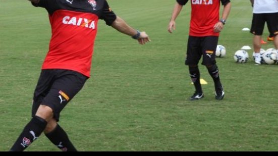 Imagem Com Escudero e Vinícius, Vitória está relacionado para duelo decisivo