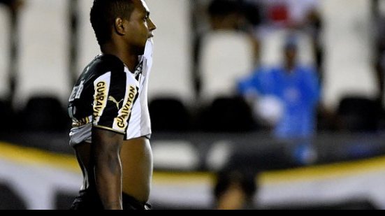 Imagem Jobson e Vagner Mancini batem boca após atacante perder pênalti