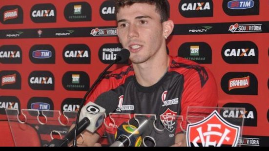 Imagem Médico veta volante de jogo de domingo e admite chance de só voltar em 2015