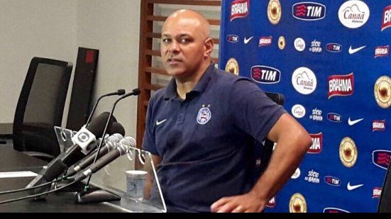 Imagem Abatido, Charles lamenta derrota e ataca arbitragem e CBF