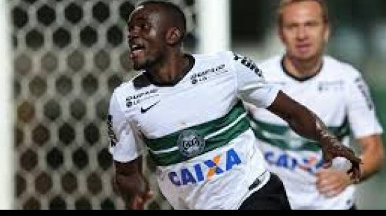 Imagem Coritiba ganha do Palmeiras e coloca o Vitória no Z-4