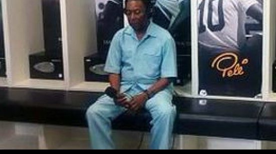 Imagem Pelé tem melhora, mas segue internado na UTI em São Paulo