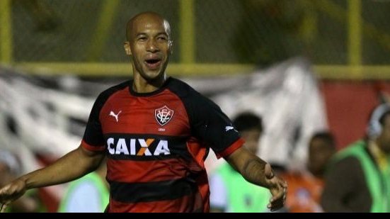 Imagem Com contrato perto do fim, Dinei deixa renovação para depois do Brasileirão