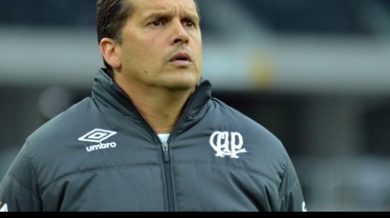 Imagem Técnico do Atlético (PR) admite que pode escalar reservas contra o Palmeiras