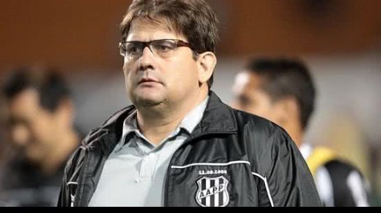 Imagem Após acesso, Ponte Preta anuncia renovação com técnico Guto Ferreira