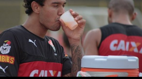 Imagem Com DM cheio, Vitória se reapresenta e inicia treinos de olho no Santos