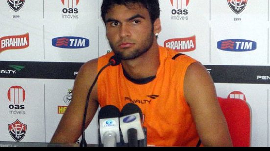 Imagem  Arthur Maia renova com o Vitória e é emprestado ao Flamengo