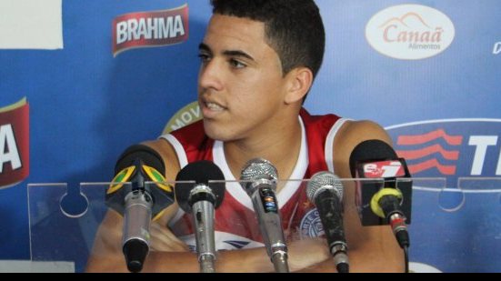 Imagem Rômulo garante foco no Coritiba e quer esquecer resultados dos adversários