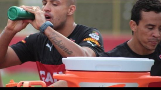 Imagem De olho no Santos, Vitória treina no Barradão