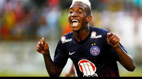 Imagem Talisca volta à Bahia para festejos natalinos e visita à Escolinha de futebol