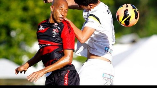 Imagem Vitória leva vantagem contra o Santos em duelos como mandante
