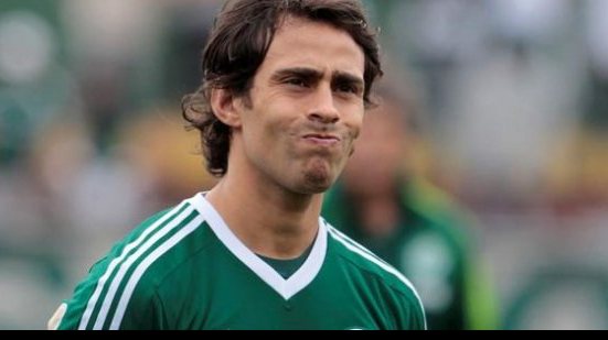 Imagem Craque do Palmeiras sente lesão e é dúvida pra duelo com o Atlético-PR
