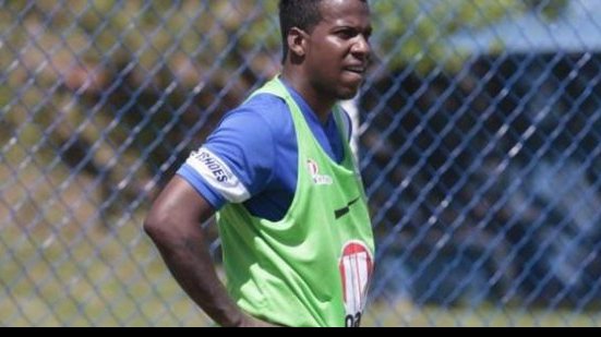 Imagem Lateral do Bahia esquece jogos dos rivais e acredita em "surpresa boa"