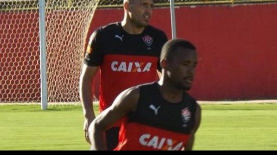 Imagem  Treino tático e rachão marcaram último treino do Vitória em 2014