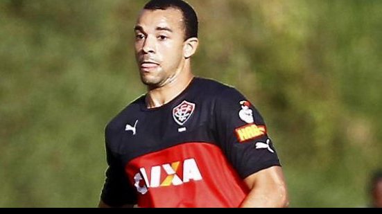 Imagem Vitória aguarda contato com empresário para zagueiro realizar cirurgia