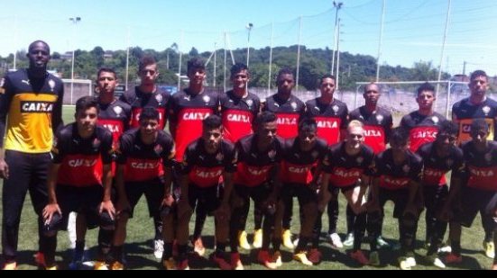 Imagem  Vitória sofre gol nos acréscimos e perde para o Palmeiras no Sub-20