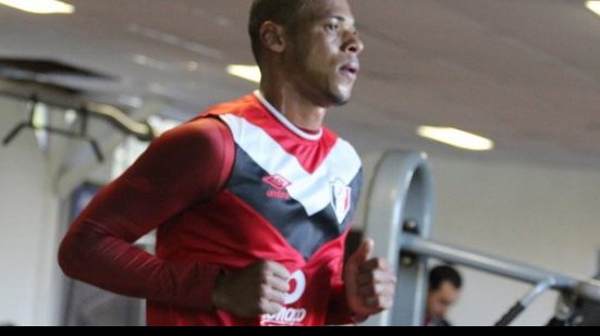 Imagem Ex-Bahia, zagueiro comemora títulos conquistados neste ano