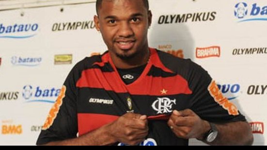Imagem Com litígio, ex-Vitória cobra mais de R$ 5 milhões para deixar o Flamengo