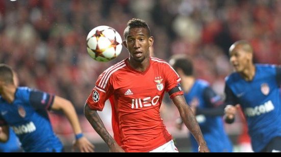 Imagem Após sentir dores no joelho, Talisca é liberado e joga clássico neste domingo
