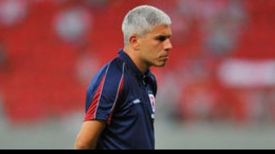 Imagem Jogador que passou pelo Bahia é o novo técnico do Santa Cruz