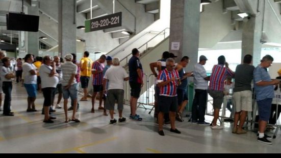 Imagem Eleição do Bahia: sistema de tablet trava e votação é interrompida