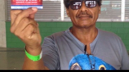 Imagem  Após ter problema para votar, sócio do Bahia reclama de organização