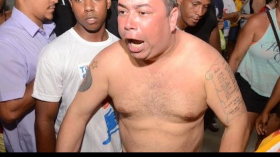 Imagem Após resultado, Ronei se desespera e tenta agredir assessor do Bahia