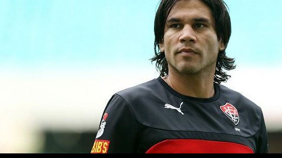 Imagem Com contrato, atacante depende de aval do novo técnico para ficar no Vitória