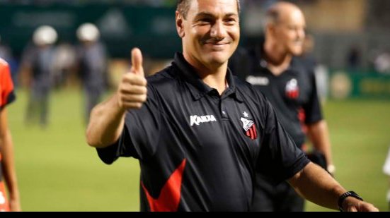 Imagem Após desistência de Marquinhos Santos, Vasco contrata novo treinador